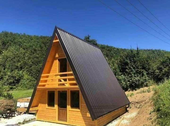 Cabana stil A Frame si casa din structura de lemn de vanzare