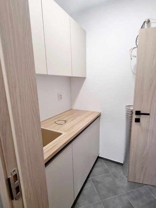 Дава се под наем Офис в Пловдив, Център - 56 кв.м за 510 € - Снимка #2