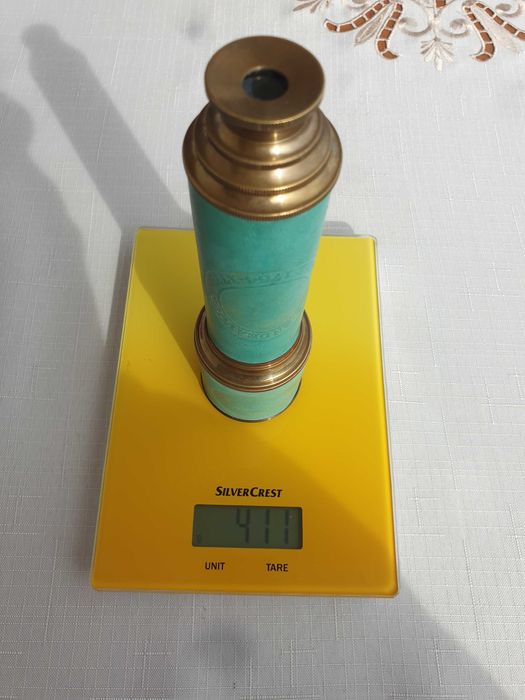 Далекоглед бронзов с античен дизайн, обшит с кожа.