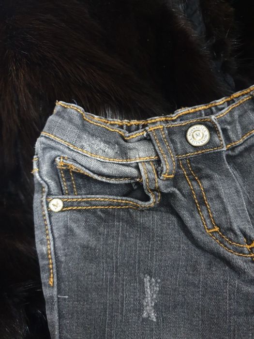 Blugi marca Monnalisa, originali, cu zgirieturi, model superb