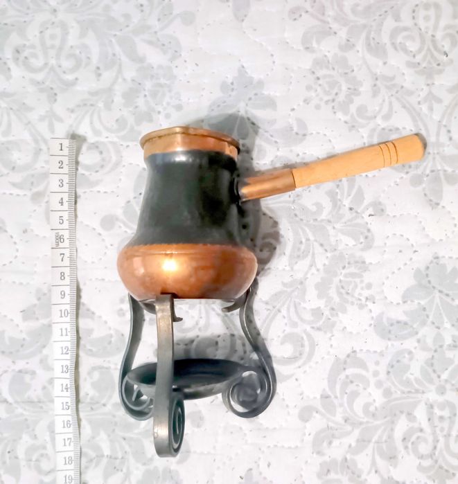 Предлагам ръчно изработено ново джезве със стойка за подгряване