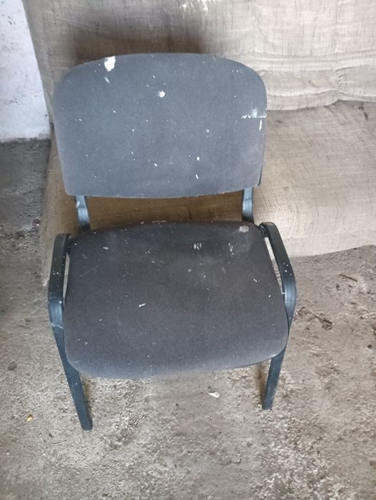 Vand scaune tapitat Pret 50 roni