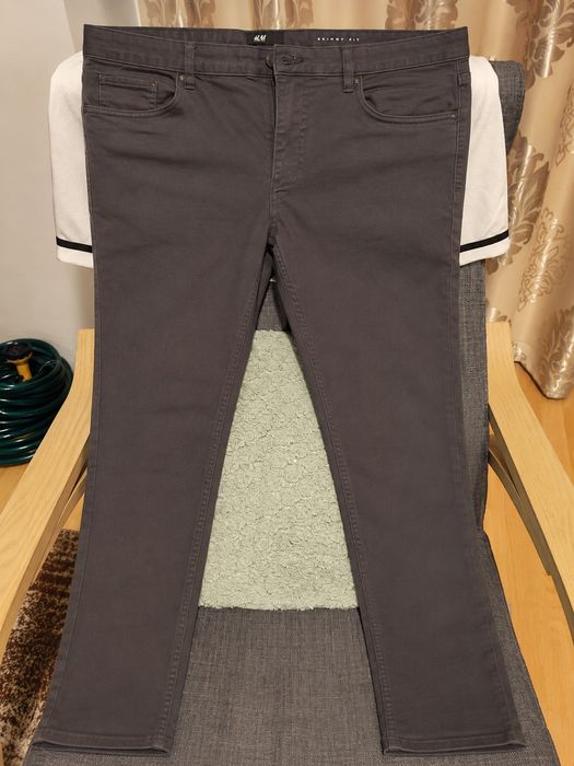 H&M pantaloni/jeans gri închis, mărimea 32