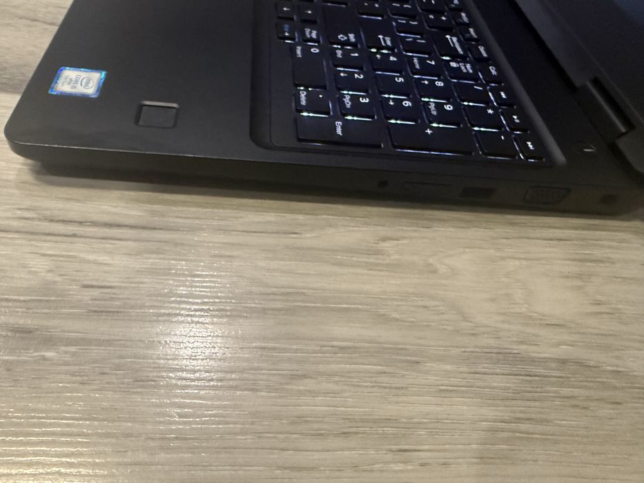 Dell Latitude 5580-i5 7300u/8гб/256гб м.2/Подсветка