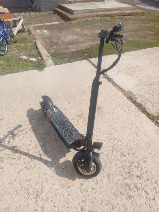 (ТОРГ)Электросамокат в нормальном состаянии