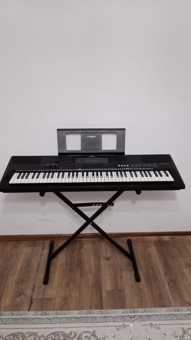 Продам пианино Yamaha PSR-EW400