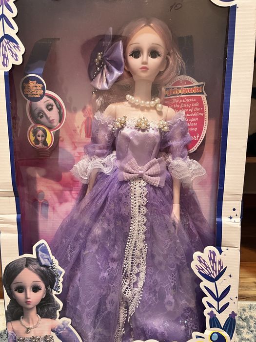 Большая красивая кукла