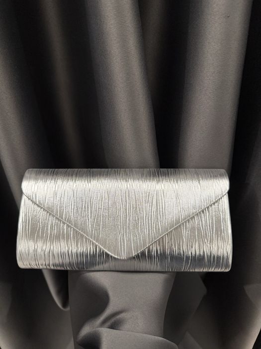 Елегантен сребърен клъч - нов