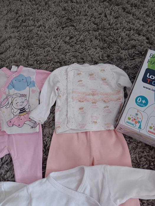 Голям лот бебешки дрешки и въртележка за кошара