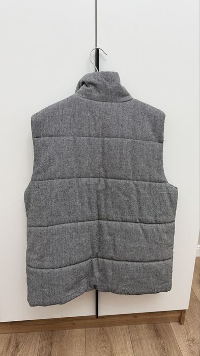 Безрукавки серая и черная