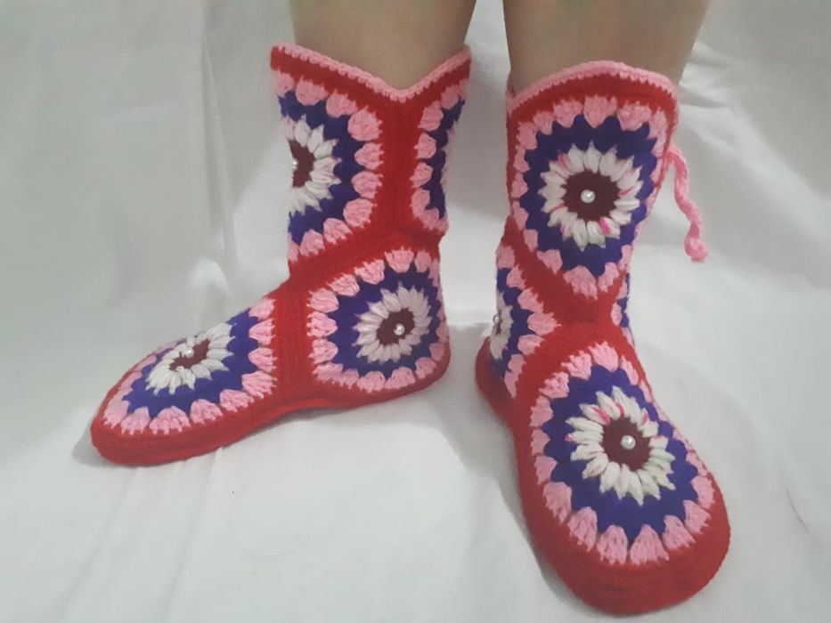 Продам вязаные тапочки,сапожки