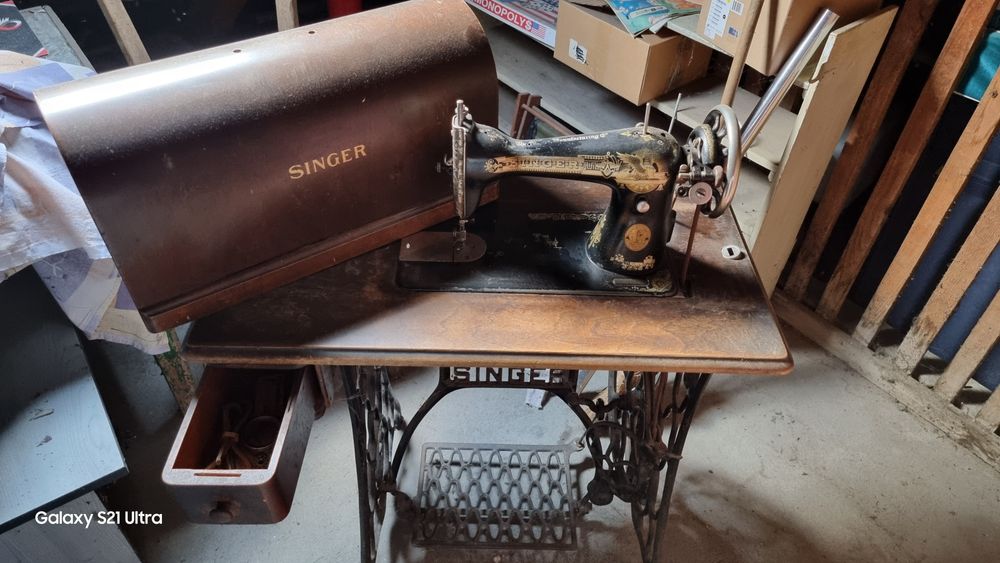Mașina de cusut antica Singer(are peste 100 de ani)
