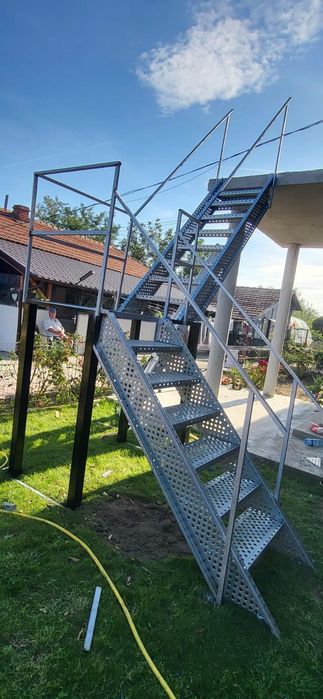Scări metalice zincate