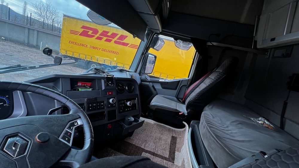 Продается грузовик в хорошем состоянии RENAULT/ KAESSBOHRER мега