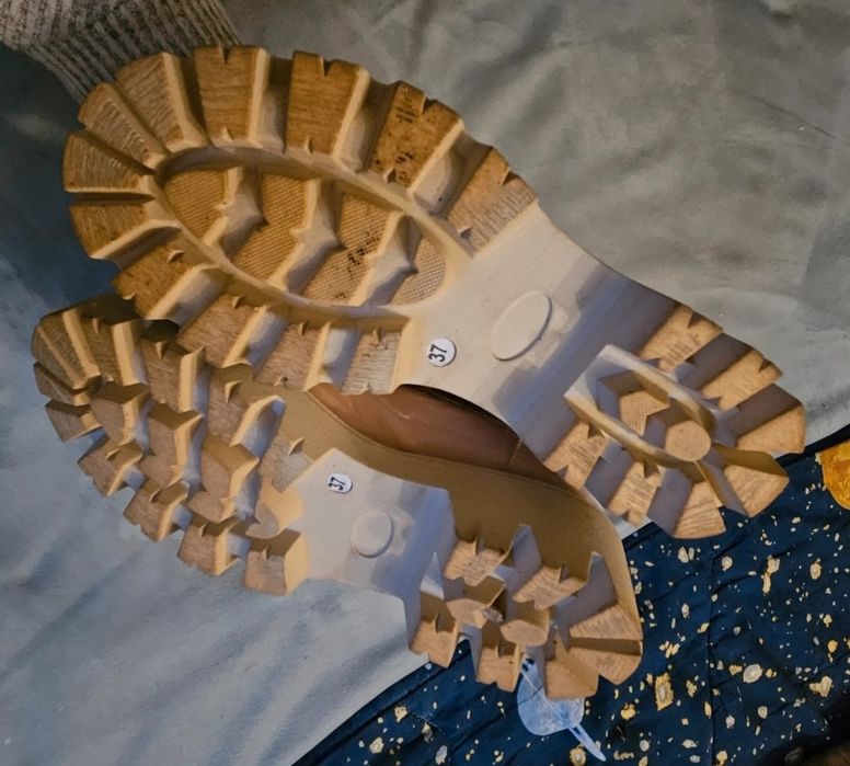 Bocanci din piele lăcuită, 37, roz prăfuit, fără defecte