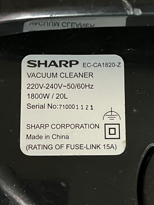 Пылесос Sharp EC-C1820-Z