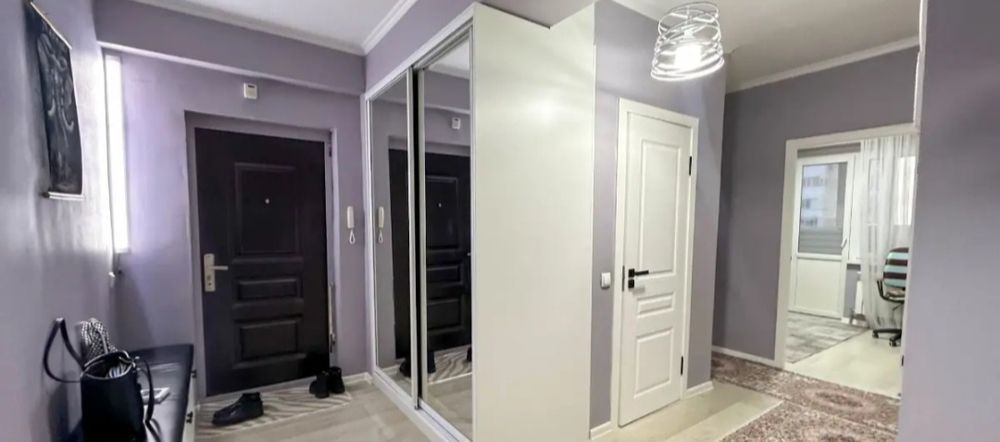 продам 4-х ком. 96кв. 6мкр. 1-этаж