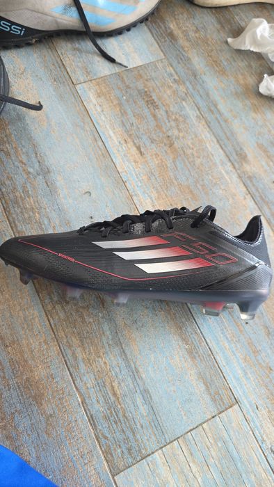 Vand ghete de fotbal F50 Pro purtate o  data. Stare 9.6/10