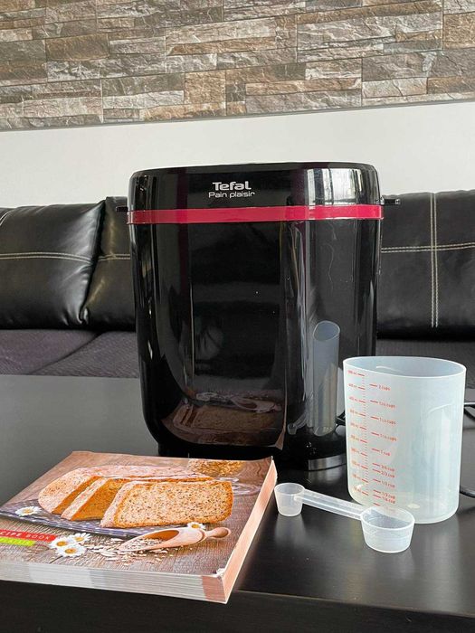 Хлебопекарна Tefal Pain Plaisir PF220, 700 W, 1000 гр, 17 програми
