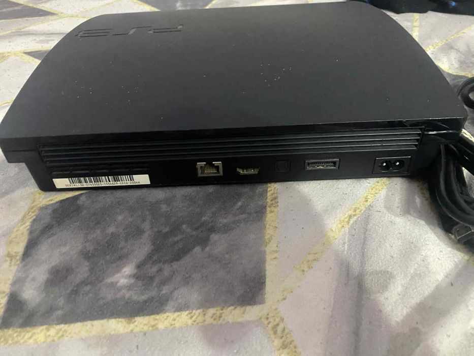 PlayStation 3 Slim + 2 manete + 21 jocuri – pachet complet