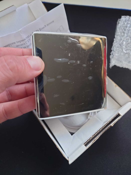 Чисто нов програмируем термостат с TouchScreen за подово и водно отопление (общо 2 бр.)
