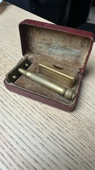 Антика самобръсначка Guilette