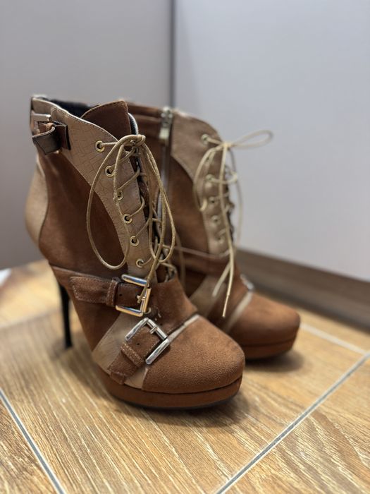 Осенние полусапожки на шпильке 39 р