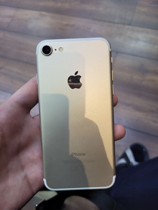 Продается Айфон 7