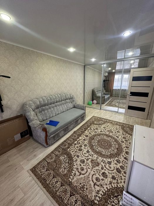 Срочно!Продам 2 ух.комн кв район 8 школы