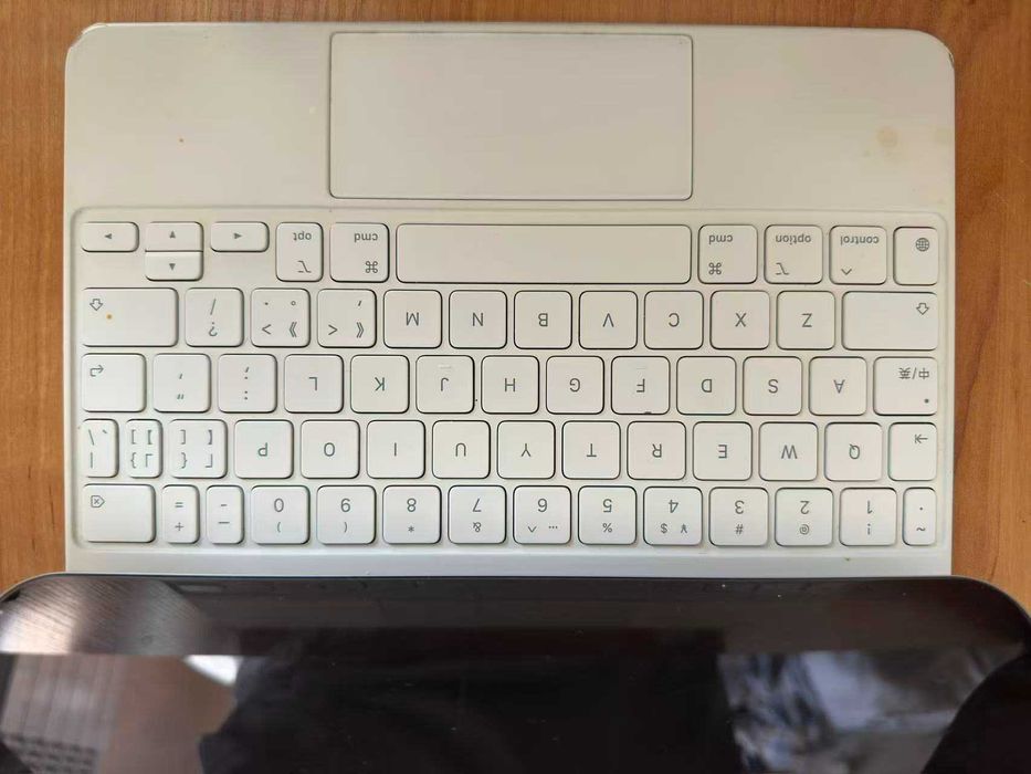 iPad Pro 11″ M1 128 ГБ + Apple Pencil 2 + Magic Keyboard