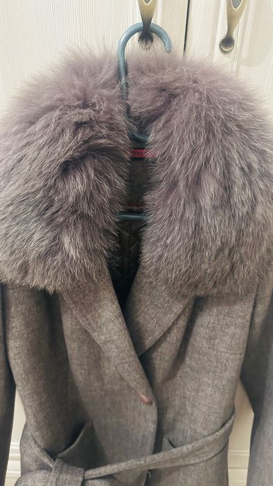 Пальто с меховым воротником