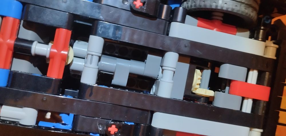 Продам Lego Technic оригинал.