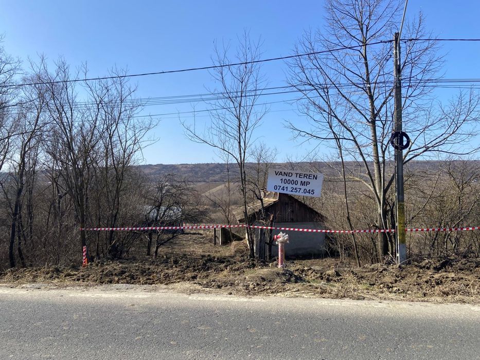 Vand teren la stradă in comuna Schitu Duca.
