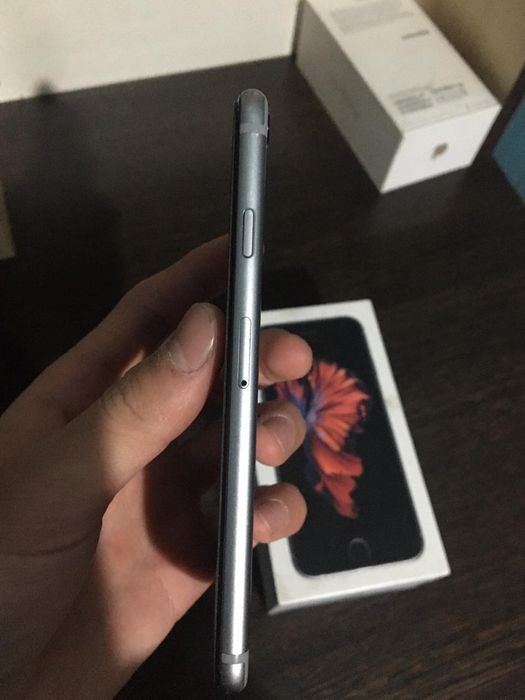 Продам iphone 6s срочно