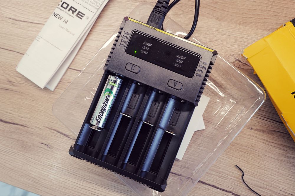 Nitecore New 4i Incarcator baterii acumulatori imr li-ion LiFe ni-mh