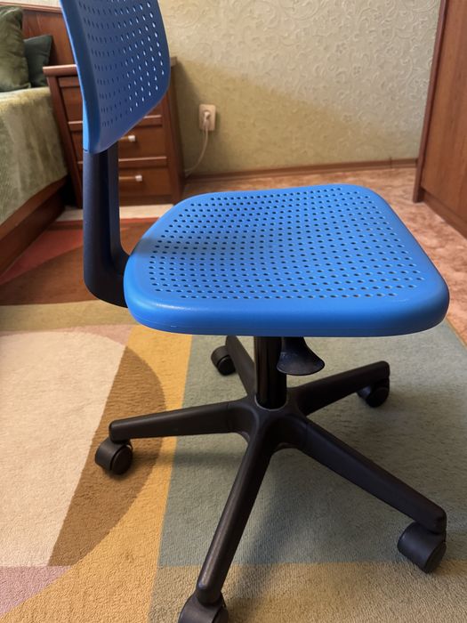 Продаю кресло компьютерное IKEA