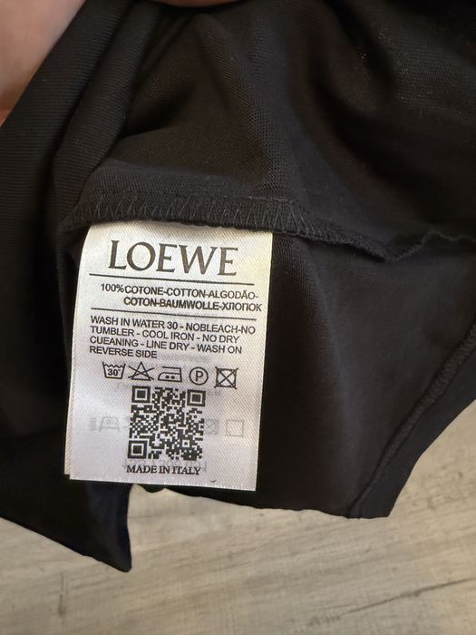 Tricou negru Loewe, masura XL, material din bumbac 100%, logo brodat pe partea din fata