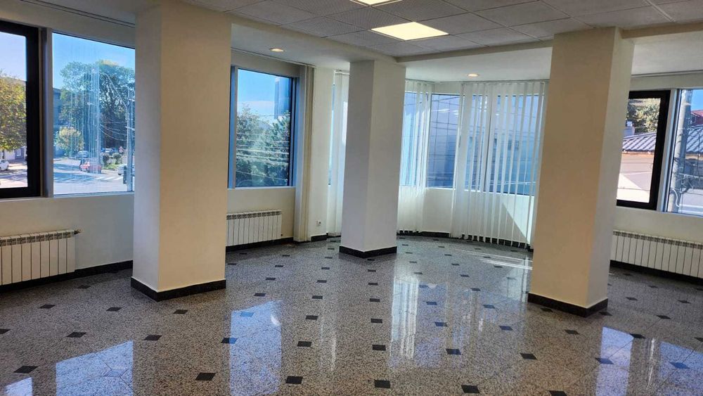 Inchiriez cladire birouri ,clinica ,scoala