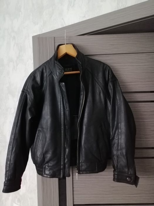 Продам кожаные куртки.