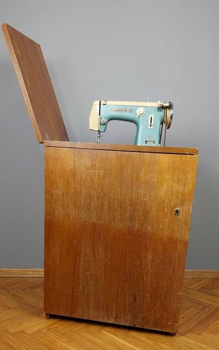 Продам швейную машинку