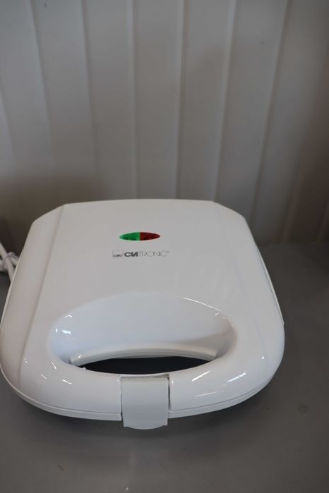 Clatronic Сандвич тостер грил с триъгълни сандвич панели, до 820W