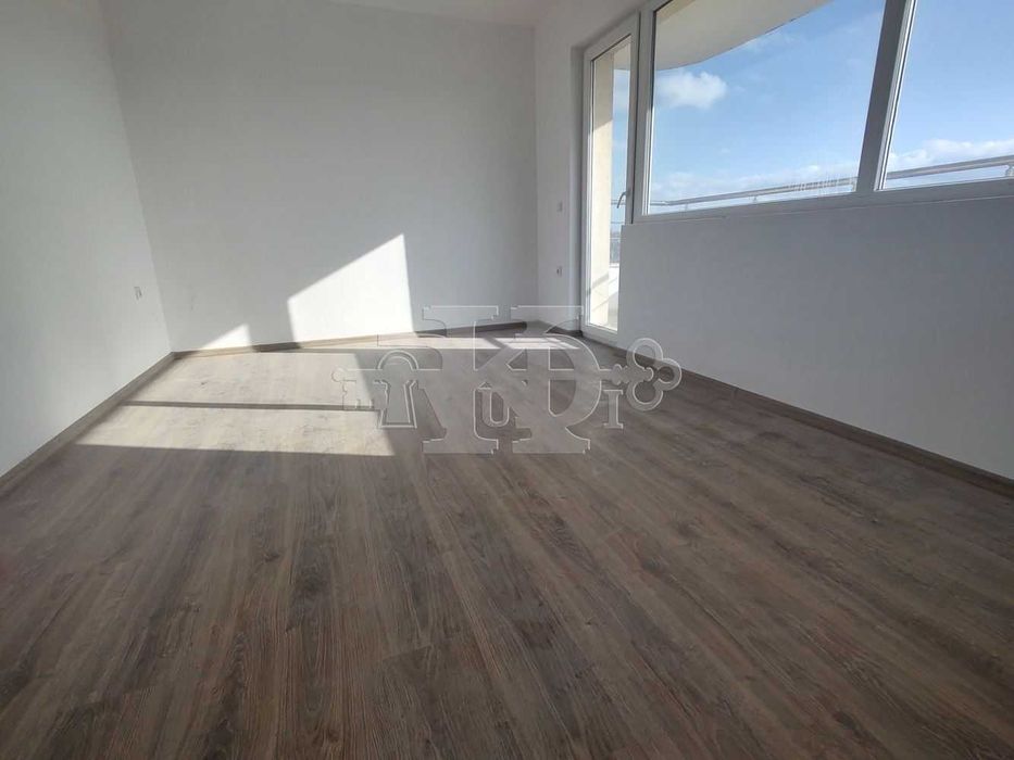 Продава се Четиристаен апартамент в Добрич, Център - 133 кв.м за 487 €/кв.м - Снимка #1