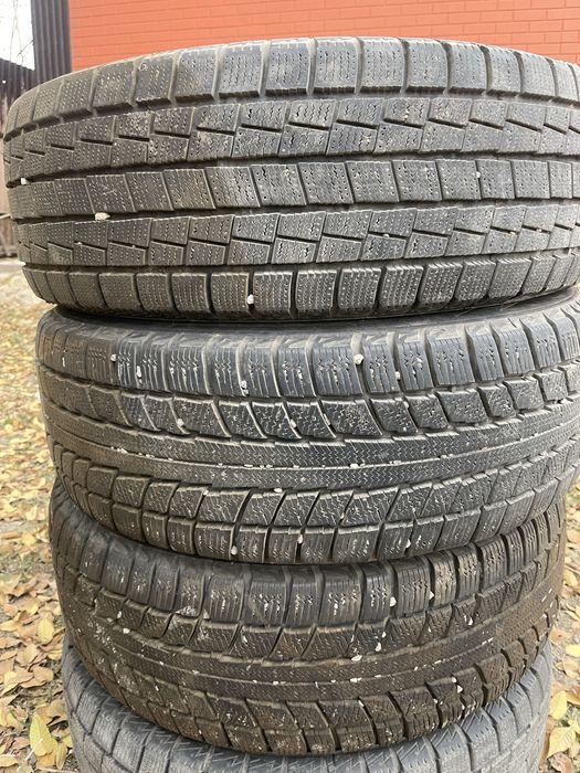 Шины зимний почти новый
