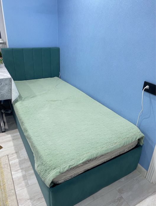 Продаю кровать б/у