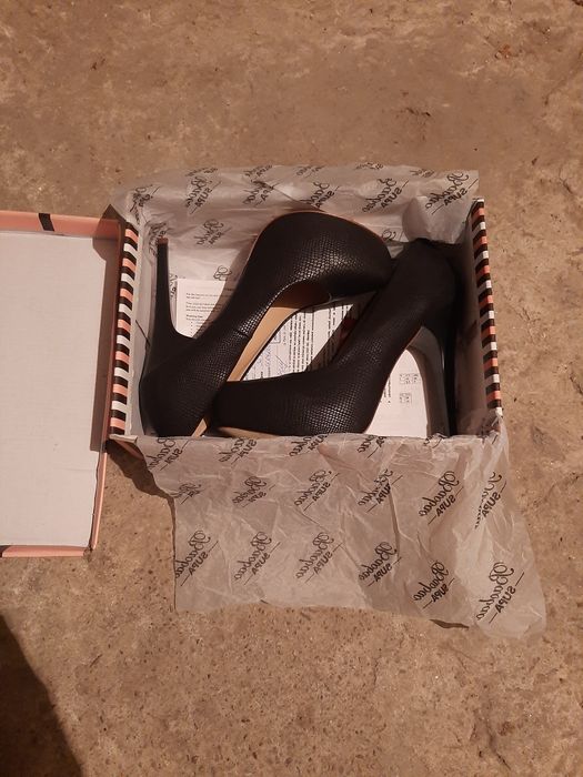 Нови дамски обувки