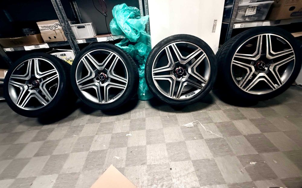 Оригинални 21" AMG джанти W166 с гуми 295/35/21 Dot 2020 на 6х км