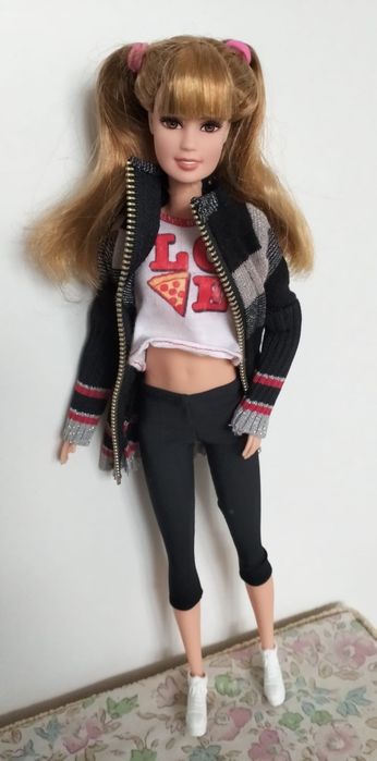 Păpușa Barbie Teresa