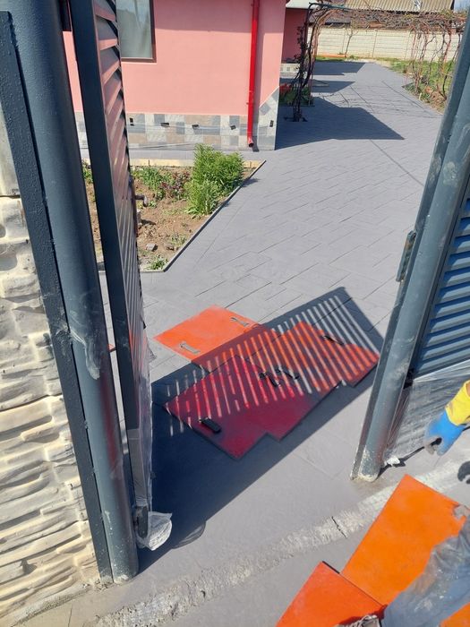 Executam lucrarii de beton amprentat si vertical  în  toata România.