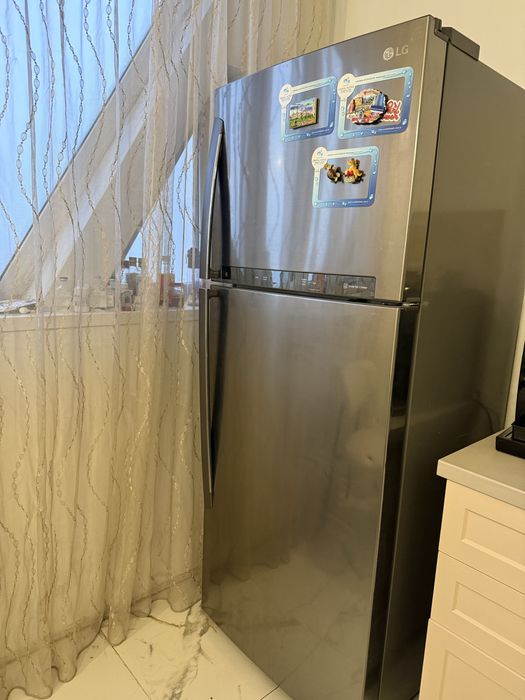 Продам Холодильник LG