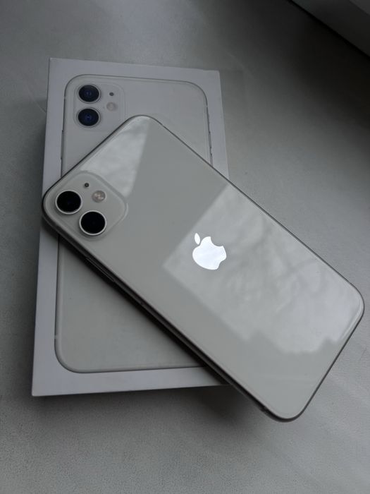 Продам 11 айфон 64 гб